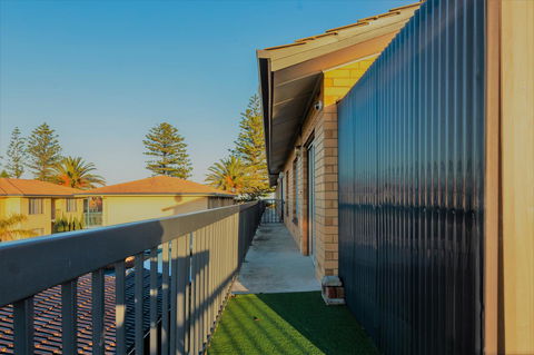 Henley Beach South, Amazing Views, Huge Private Balcony! - Port Augusta Accommodation 19