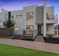 MODERN SPACIOUS 3 BR HOME - NEAR BEACH  AIRPORT - Port Augusta Accommodation