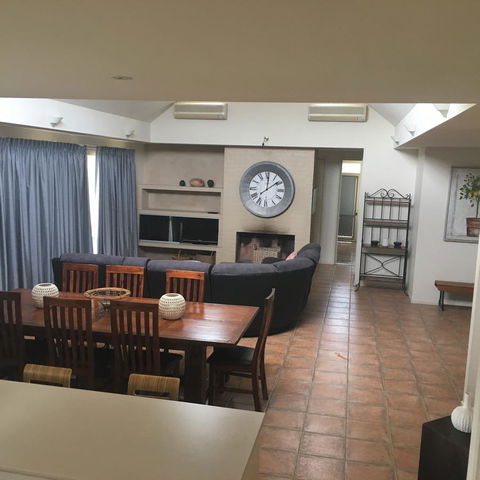 Grapevines Boutique Accommodation - Port Augusta Accommodation 4