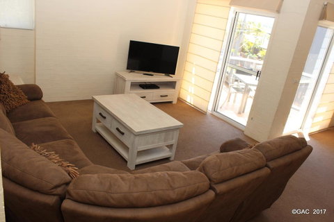 Mollymook Cove Apartments - Port Augusta Accommodation 14