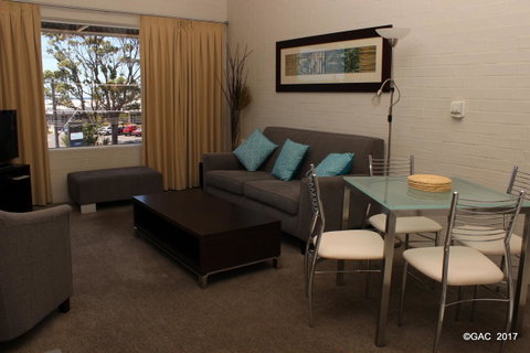 Mollymook Cove Apartments - Port Augusta Accommodation 3