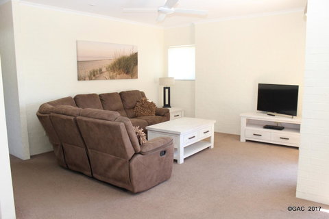 Mollymook Cove Apartments - Port Augusta Accommodation 9