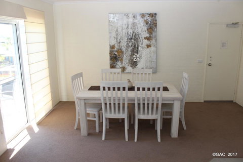 Mollymook Cove Apartments - Port Augusta Accommodation 13