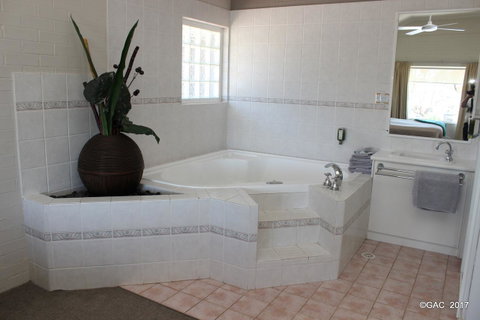 Mollymook Cove Apartments - Port Augusta Accommodation 8