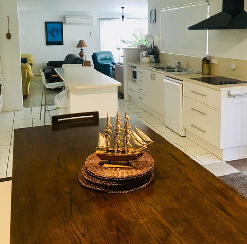 Yigala House - Port Augusta Accommodation 11