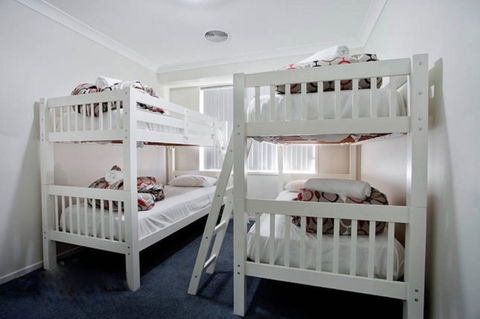 Jindabyne Executive - Port Augusta Accommodation 6