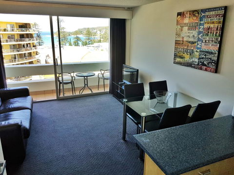 Manly Central Executive - Port Augusta Accommodation 5