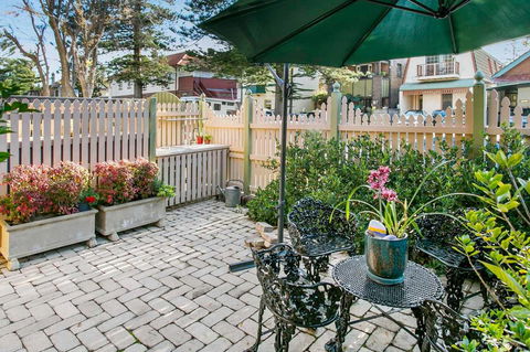 Oversized 2 Bedroom Manly Beach House - Port Augusta Accommodation 1