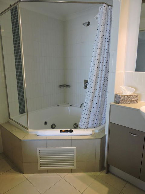 BASE Holidays - Ettalong Beach Premium Apartments - Port Augusta Accommodation 16