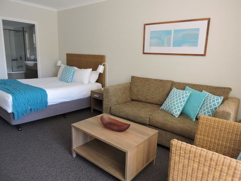 BASE Holidays - Ettalong Beach Premium Apartments - Port Augusta Accommodation 13