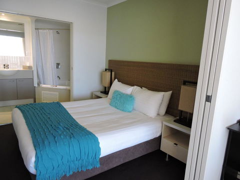 BASE Holidays - Ettalong Beach Premium Apartments - Port Augusta Accommodation 4