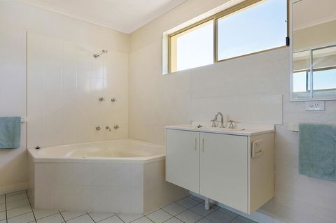 Baywatch Apartments Merimbula - Port Augusta Accommodation 16