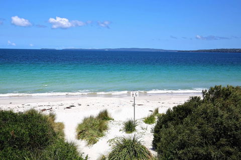 Sandy Toes Beach House Jervis Bay - 2min To Beach - Port Augusta Accommodation 24