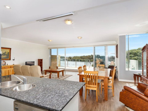 Regatta 13 - Port Augusta Accommodation 9