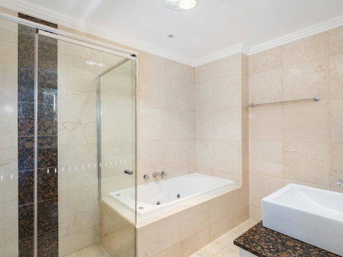 Regatta 13 - Port Augusta Accommodation 6