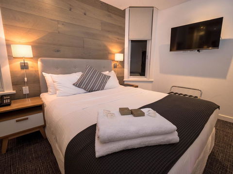 Crown Hotel Surry Hills - Port Augusta Accommodation 2