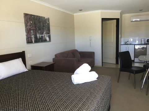 Balranald Club Motel - Port Augusta Accommodation 3