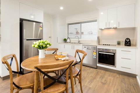 Sleeping In Style - Central & Sophisticated - Port Augusta Accommodation 6