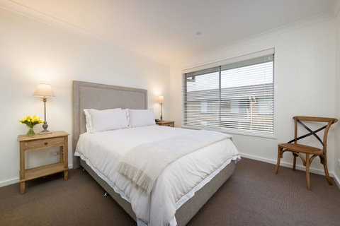 Sleeping In Style - Central & Sophisticated - Port Augusta Accommodation 3