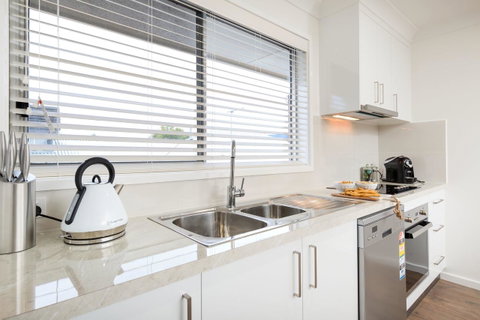 Sleeping In Style - Central & Sophisticated - Port Augusta Accommodation 4