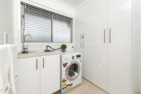 Sleeping In Style - Central & Sophisticated - Port Augusta Accommodation 2