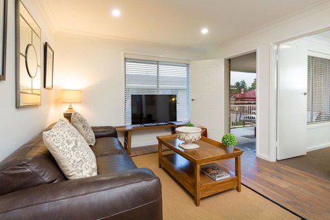 Sleeping In Style - Central & Sophisticated - Port Augusta Accommodation 5