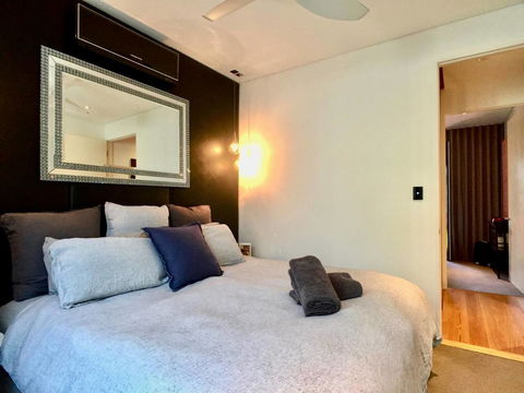 3 Storey Home Close Walk To Fox Studios SCG & City - Port Augusta Accommodation 20