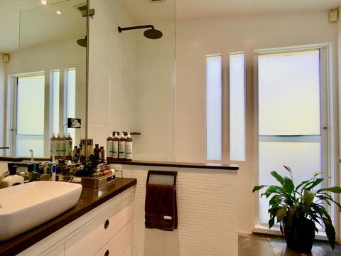 3 Storey Home Close Walk To Fox Studios SCG & City - Port Augusta Accommodation 11