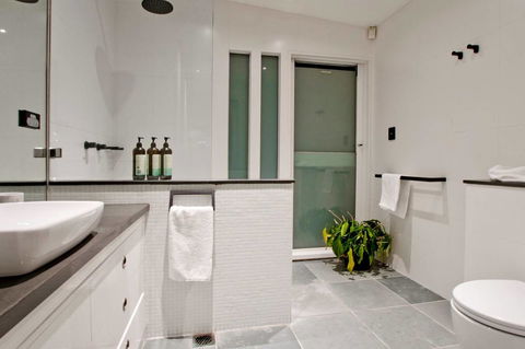3 Storey Home Close Walk To Fox Studios SCG & City - Port Augusta Accommodation 16