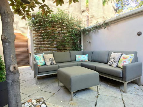 3 Storey Home Close Walk To Fox Studios SCG & City - Port Augusta Accommodation 4
