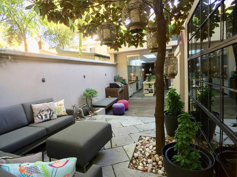 3 Storey Home Close Walk To Fox Studios SCG & City - Port Augusta Accommodation 15