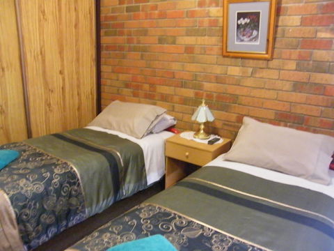 Boomers Guest House Hamilton - Port Augusta Accommodation 2