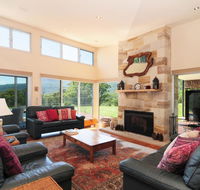 Bottlebrush Lodge - Great views and a pool - Port Augusta Accommodation