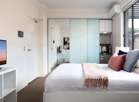 Bright Studio Steps From Westmead Hospital - Port Augusta Accommodation 3