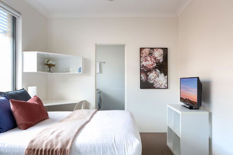 Bright Studio Steps From Westmead Hospital - Port Augusta Accommodation 0