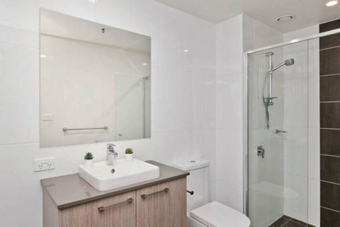 Bright, Modern, Stylish - Top Floor Apt - Woden - Port Augusta Accommodation 3