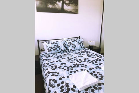 Bright, Modern, Stylish - Top Floor Apt - Woden - Port Augusta Accommodation 2