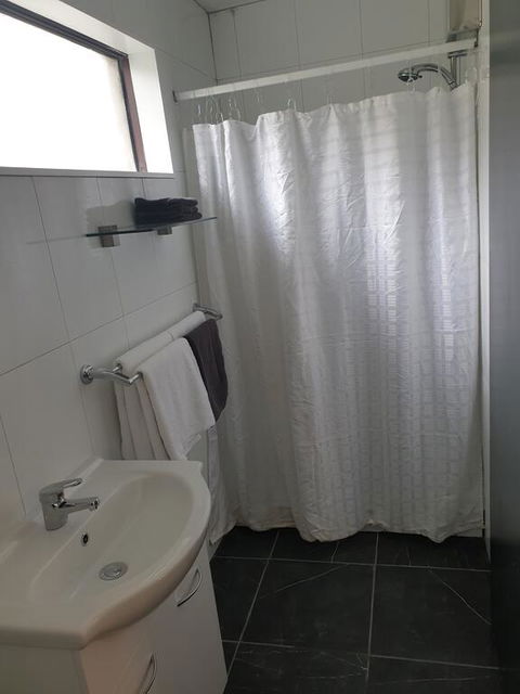Budget On The Lake - Port Augusta Accommodation 3
