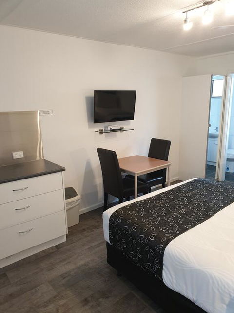 Budget On The Lake - Port Augusta Accommodation 0
