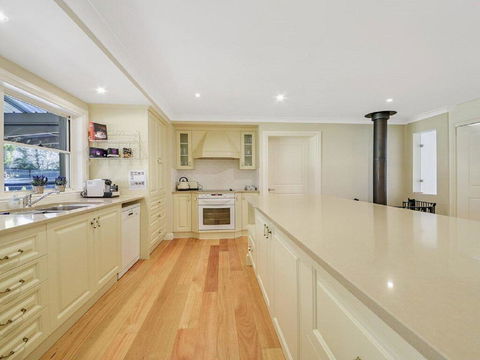 Camelot - Superbly Proportioned And Ideally Located - Port Augusta Accommodation 3