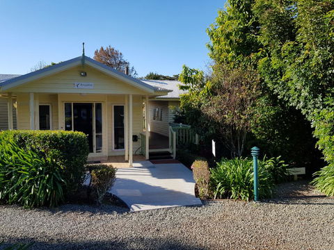 Camelot Cottages - Port Augusta Accommodation 0