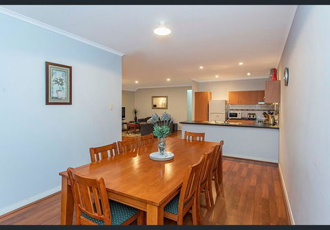 Cardiff St House - Port Augusta Accommodation 3