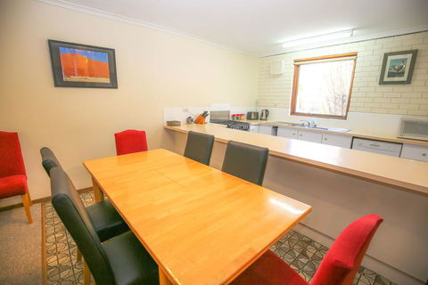 Cedar Holiday Units - Apartment 1 - Port Augusta Accommodation 3