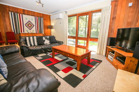 Cedar Holiday Units - Apartment 1 - Port Augusta Accommodation 0