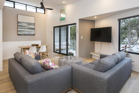 Central Heights - Main Street Views - Port Augusta Accommodation 0