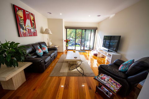 Champagne Stays Apartment - Port Augusta Accommodation 1