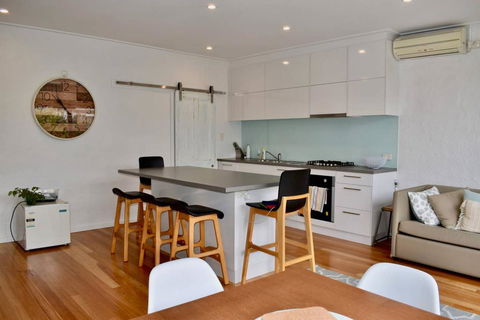 Charming Terrace House On Tree Lined Street - Port Augusta Accommodation 1