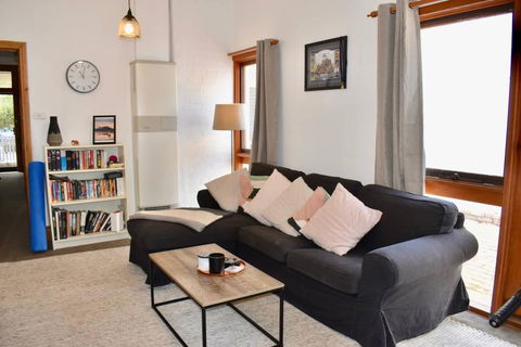 Charming Terrace House On Tree Lined Street - Port Augusta Accommodation 0