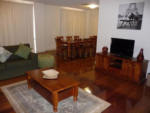 City Getaway 3 Bedroom Adelaide's East End - Port Augusta Accommodation 2