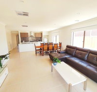 Comfortable 5BR House 6mins to Werribee Station.Great Ocean Road tourist stopover - Port Augusta Accommodation